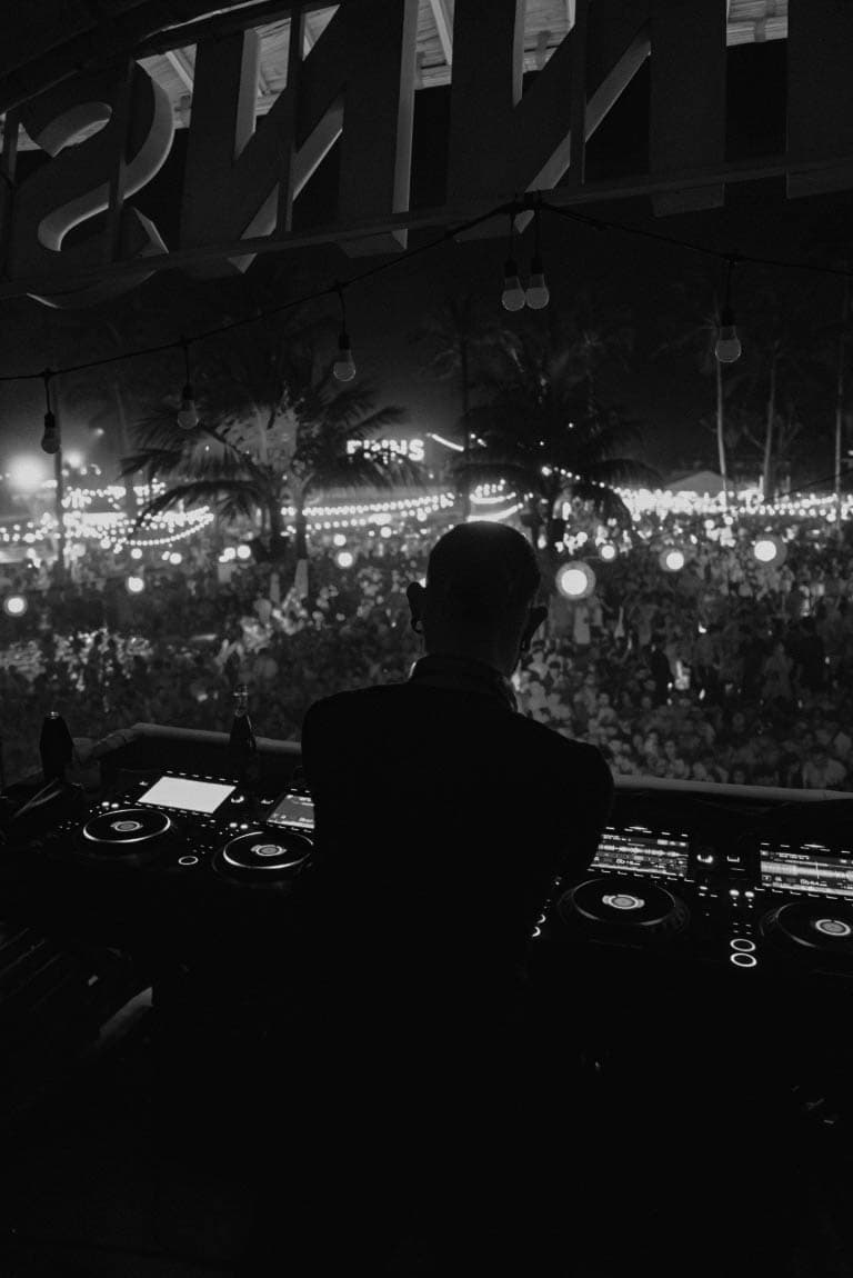 DJ artist performing at Finns night party